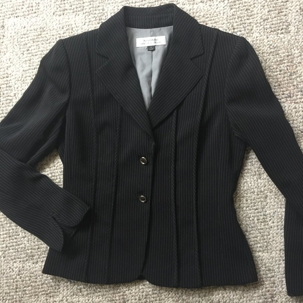 TAHARI Black pinstripe tailored fit Blazer sz 2-4